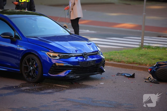 Motorrijder gewond bij botsing, automobilist mee naar bureau