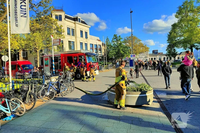 Brandweer ingezet vanwege smeulende bloembak