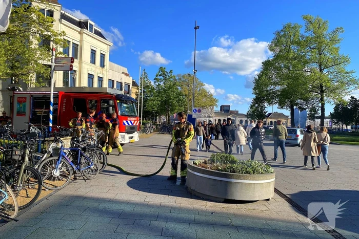 Brandweer ingezet vanwege smeulende bloembak