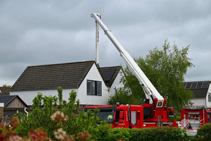 Brandweer groots ingezet bij grote brand in woning