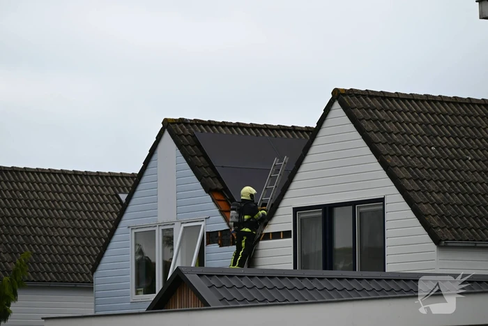 Brandweer groots ingezet bij grote brand in woning