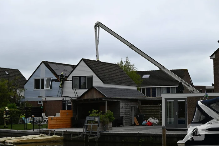 Brandweer groots ingezet bij grote brand in woning