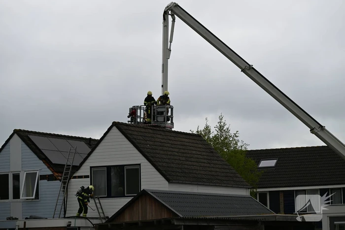 Brandweer groots ingezet bij grote brand in woning