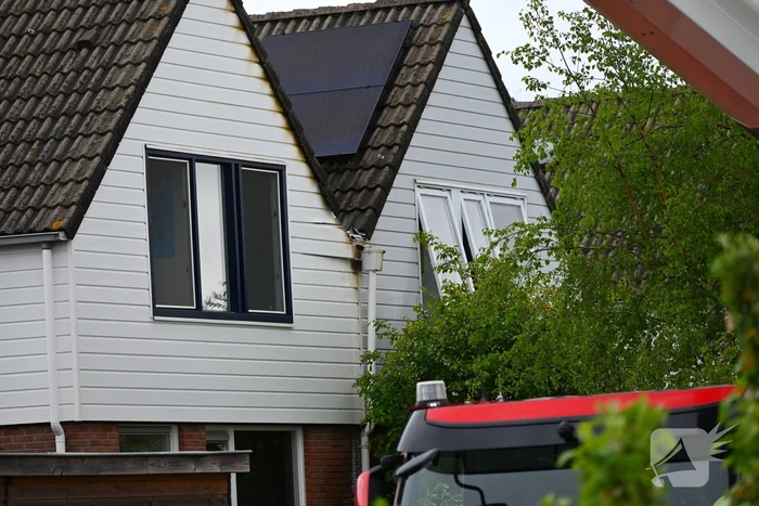 Brandweer groots ingezet bij grote brand in woning