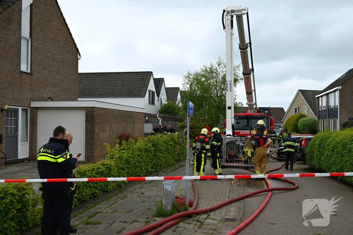Brandweer groots ingezet bij grote brand in woning