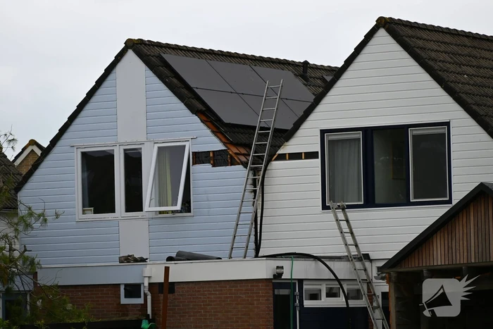 Brandweer groots ingezet bij grote brand in woning