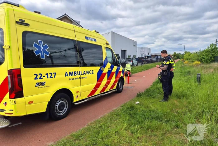 Scootmobiel bestuurder klapt op paal