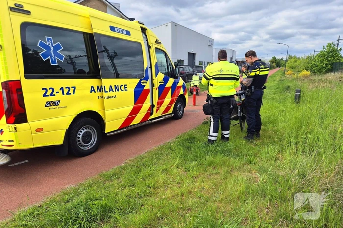 Scootmobiel bestuurder klapt op paal