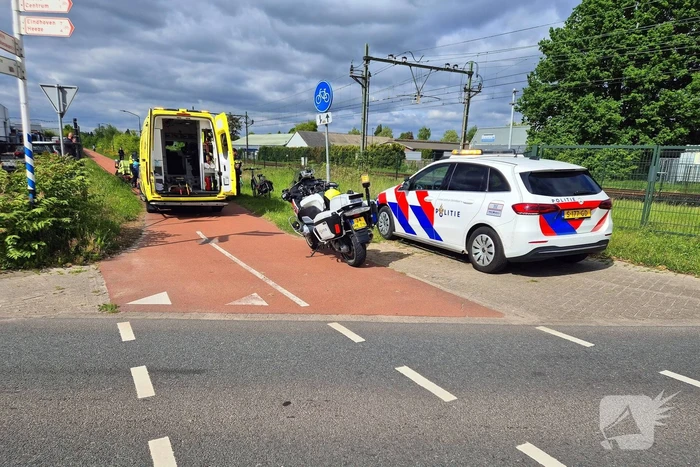 Scootmobiel bestuurder klapt op paal