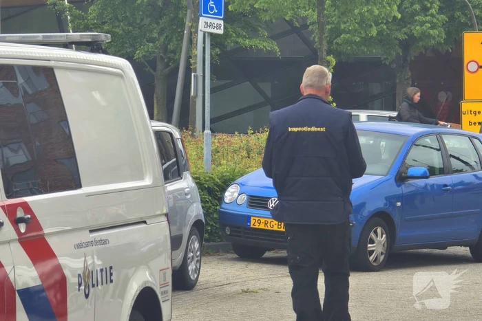 Meerdere eenheden van de politie aanwezig