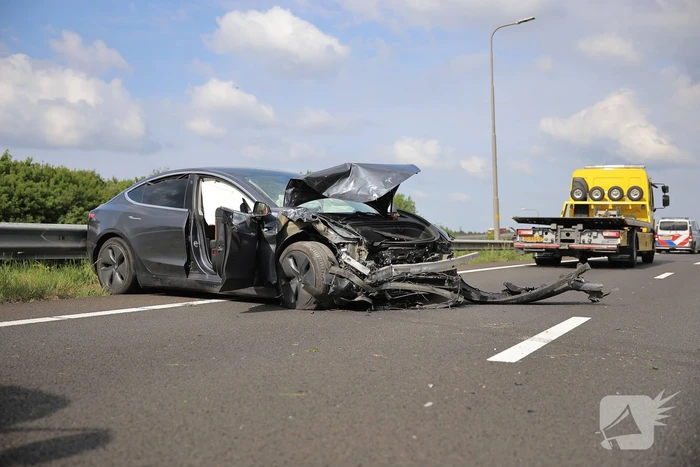 Bestuurder verliest controle en botst tegen RIMOB