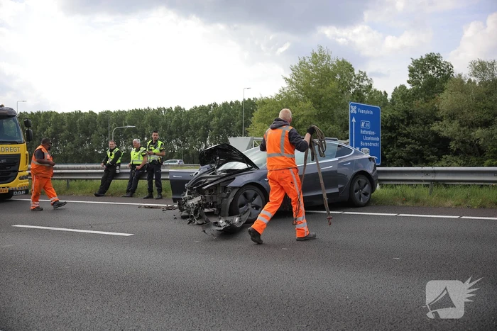 Bestuurder verliest controle en botst tegen RIMOB