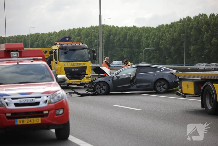 Bestuurder verliest controle en botst tegen RIMOB