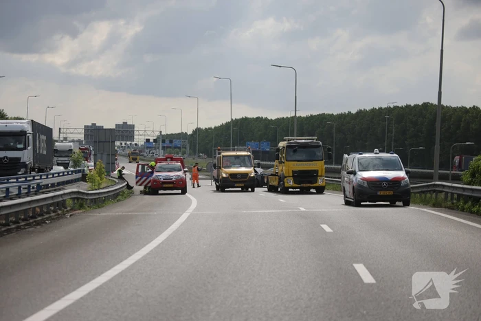 Bestuurder verliest controle en botst tegen RIMOB