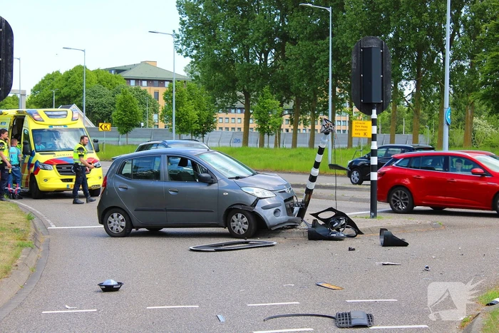 Verkeerslicht buiten werking na aanrijding