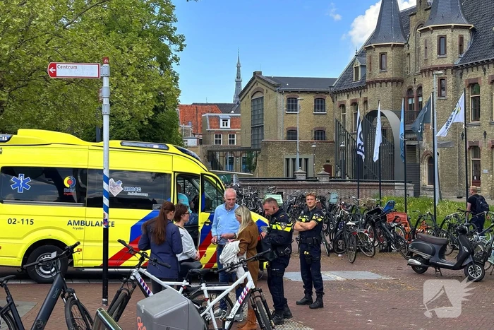 Automobilist en fietser botsen