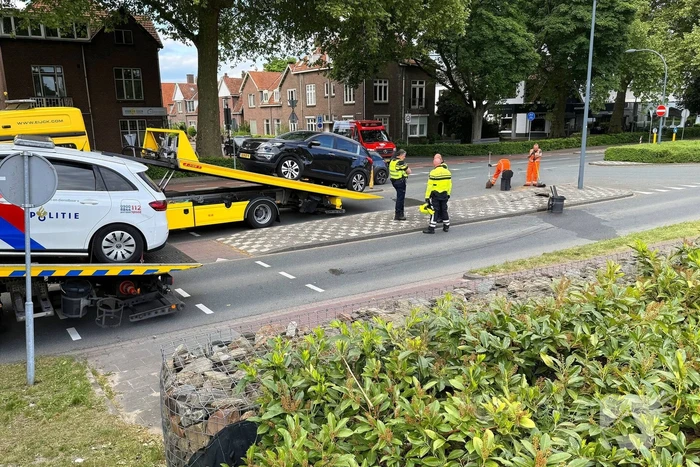 Politie voertuig betrokken bij ongeval met personenauto