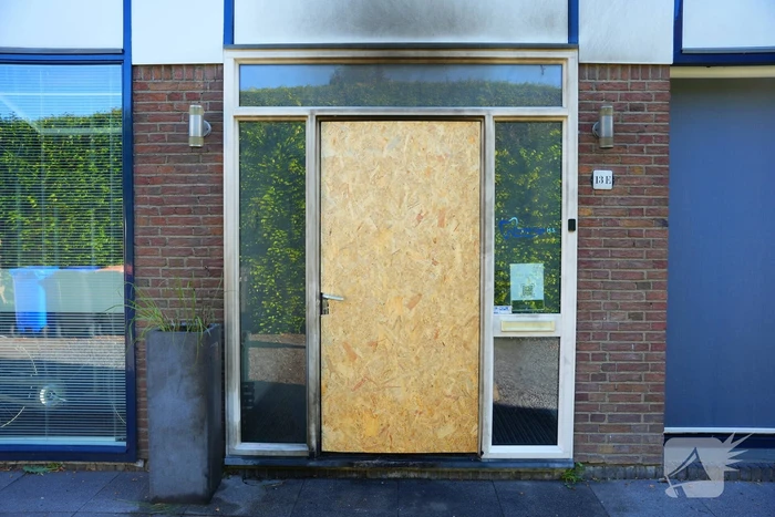 Explosie leidt tot brand in praktijk