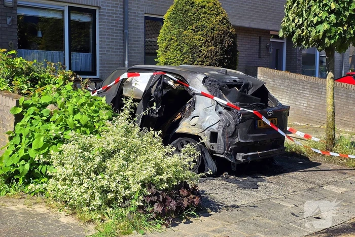 Onderzoek naar vermoedelijke brandstichting bij autobrand