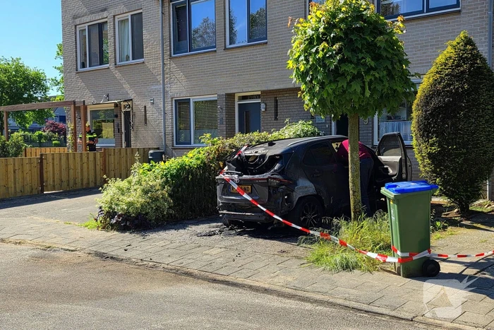 Onderzoek naar vermoedelijke brandstichting bij autobrand