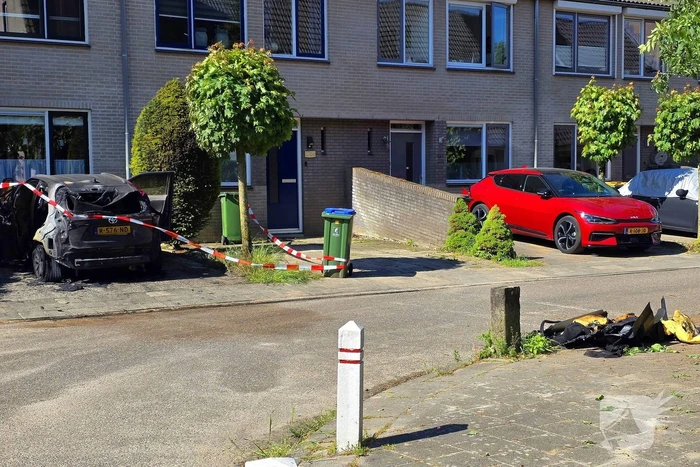 Onderzoek naar vermoedelijke brandstichting bij autobrand