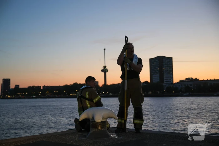 Brand in meerpaal aan kade geblust
