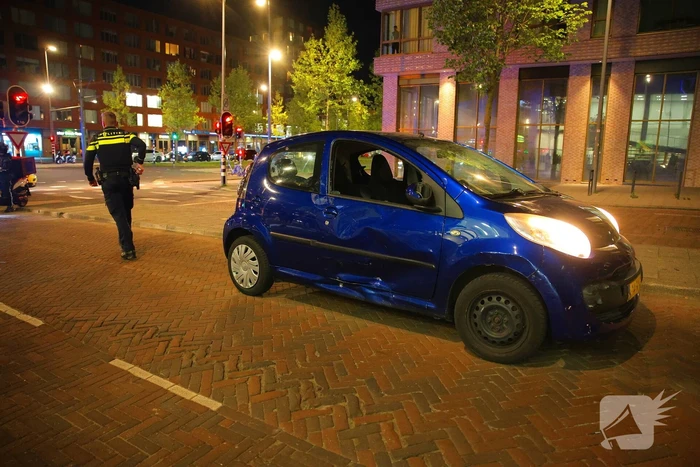 Ongeval tussen deelscooter en auto met aanzienlijke schade