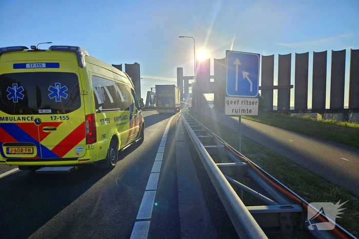 Dronken automobilist gewond bij botsing tegen vrachtwagen
