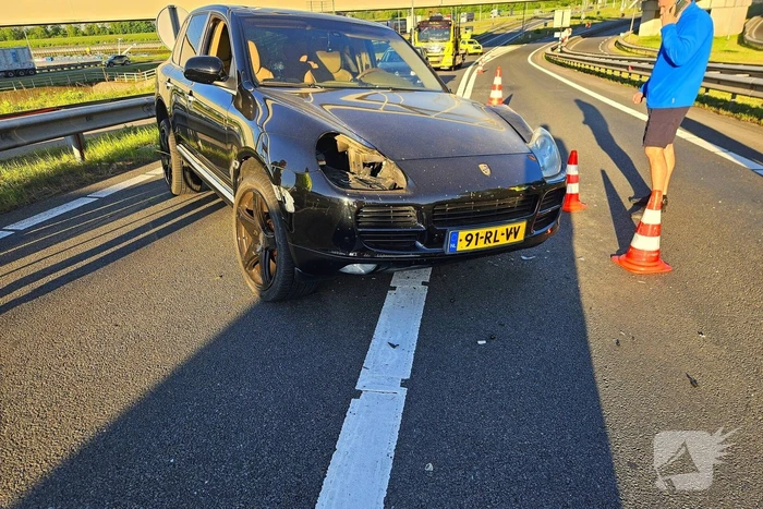 Dronken automobilist gewond bij botsing tegen vrachtwagen