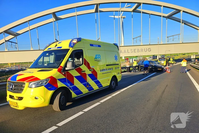 Dronken automobilist gewond bij botsing tegen vrachtwagen