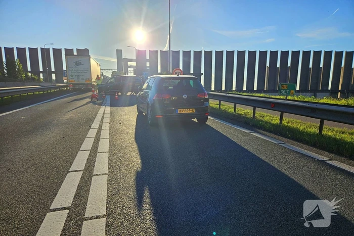 Dronken automobilist gewond bij botsing tegen vrachtwagen