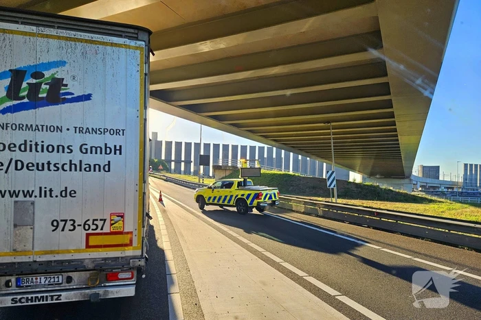 Dronken automobilist gewond bij botsing tegen vrachtwagen