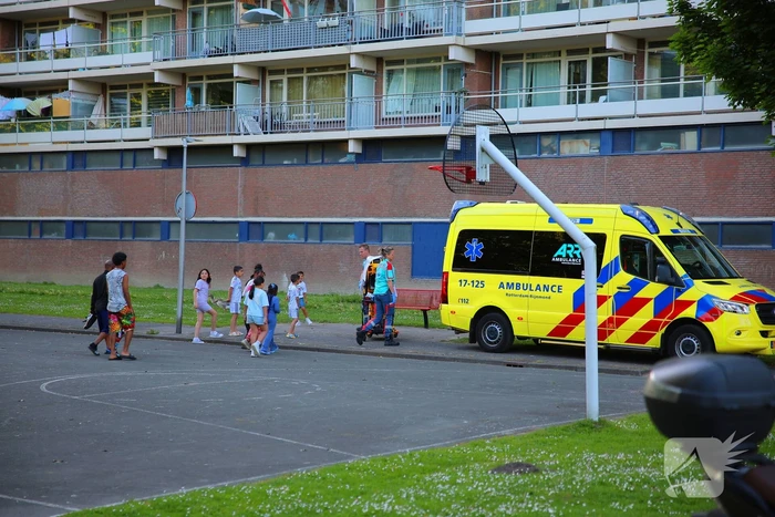 Kind raakt gewond bij ongeval op voetbalveldje