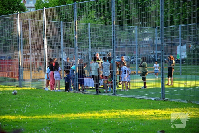 Kind raakt gewond bij ongeval op voetbalveldje