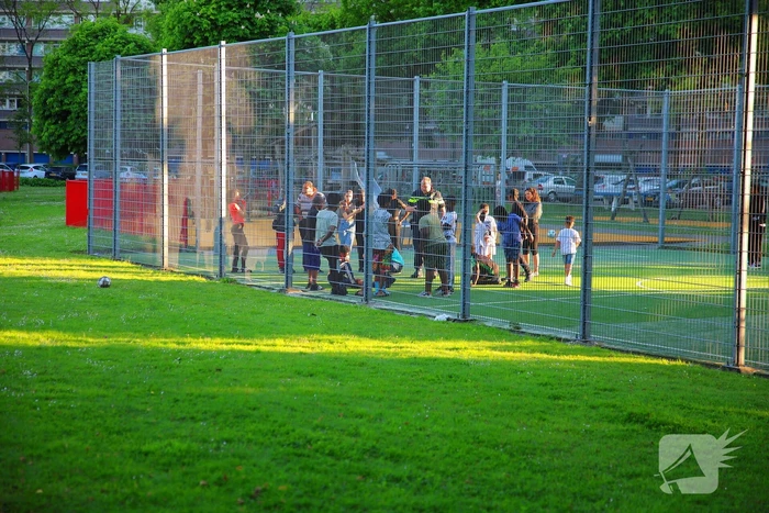 Kind raakt gewond bij ongeval op voetbalveldje