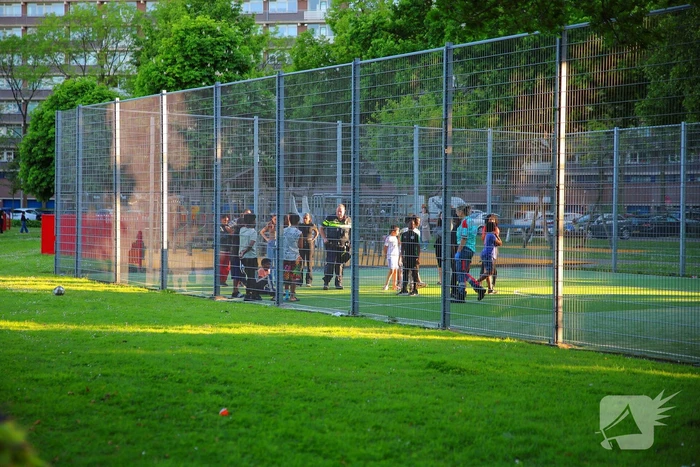 Kind raakt gewond bij ongeval op voetbalveldje