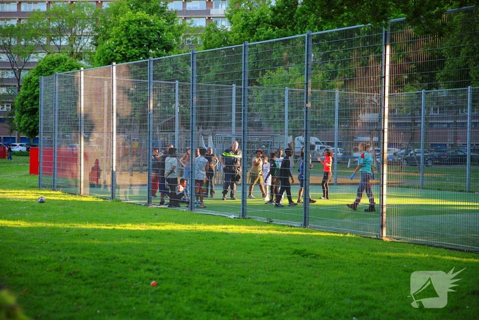 Kind raakt gewond bij ongeval op voetbalveldje