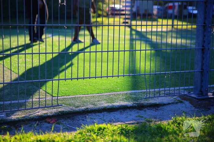 Kind raakt gewond bij ongeval op voetbalveldje