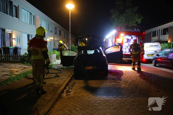 Autobrand vermoedelijk aangestoken