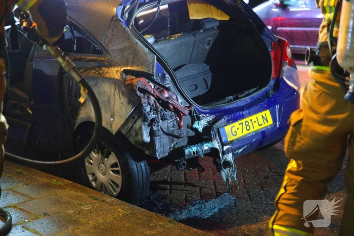 Autobrand vermoedelijk aangestoken
