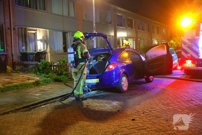 Autobrand vermoedelijk aangestoken