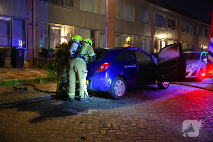Autobrand vermoedelijk aangestoken