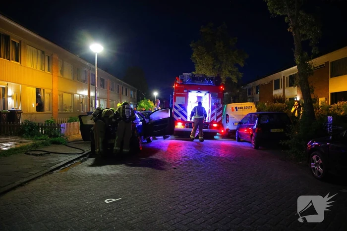 Autobrand vermoedelijk aangestoken