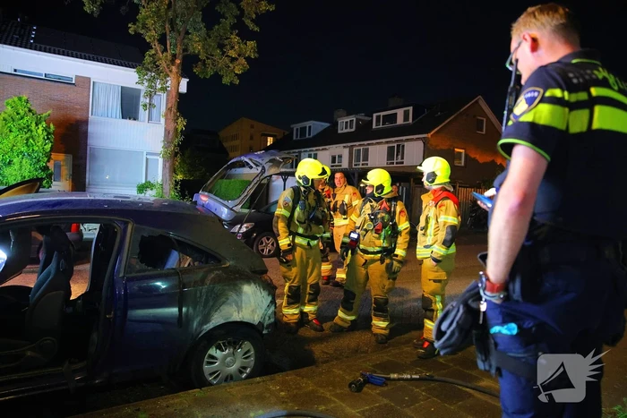 Autobrand vermoedelijk aangestoken