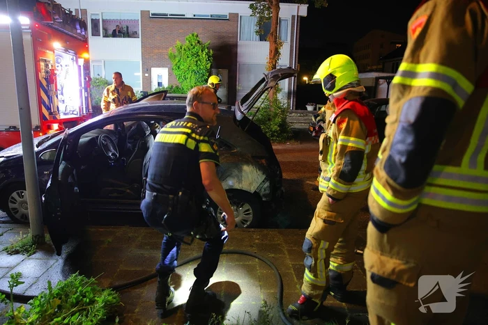 Autobrand vermoedelijk aangestoken