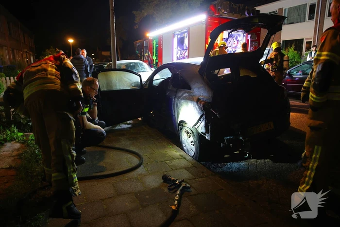 Autobrand vermoedelijk aangestoken