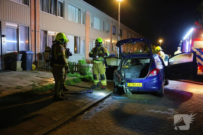 Autobrand vermoedelijk aangestoken