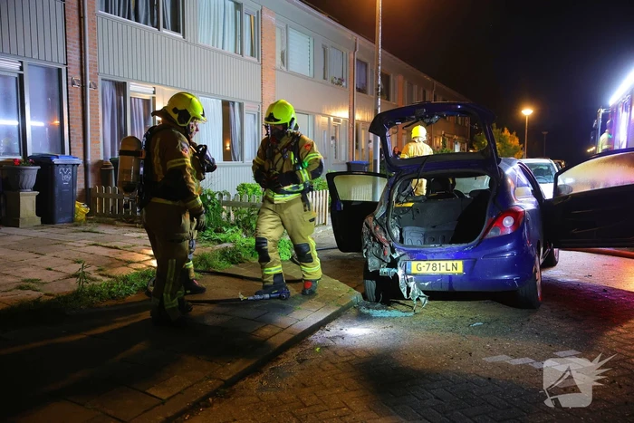 Autobrand vermoedelijk aangestoken