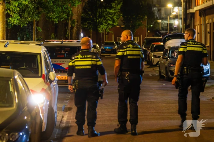 Arrestatieteam voert inval uit bij café