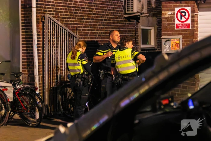 Arrestatieteam voert inval uit bij café